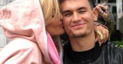 To ona skradła serce syna Królowej życia! Adrianna kocha piercing i tatuaże. Jej ciało wygląda jak dzieło sztuki