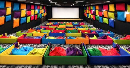 Najwygodniejsze kino świata. Lepiej nie idź tam w pojedynkę