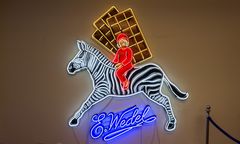 Chłopiec na zebrze znów zaświeci w centrum. Skąd się wziął słynny symbol?