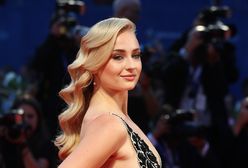 "Gra o tron": elegancka Sophie Turner na festiwalu filmowym w Wenecji