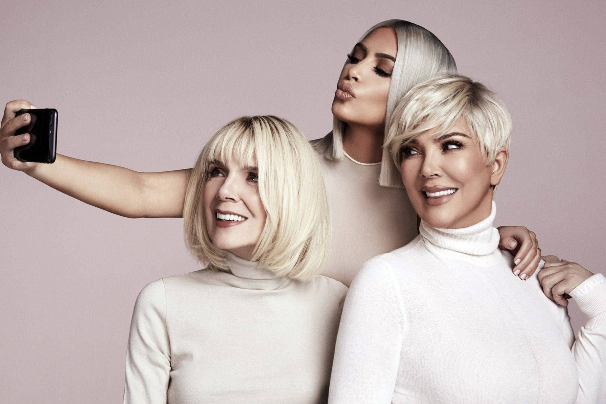 Kim Kardashian pozuje z babcią i mamą