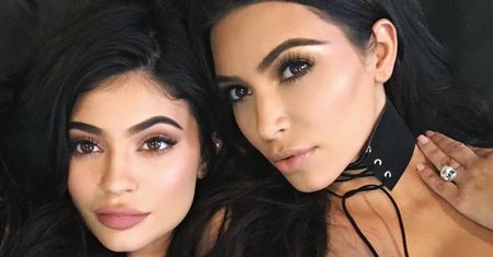 Kim czy Kylie? Po zmianie fryzury ciężko je odróżnić