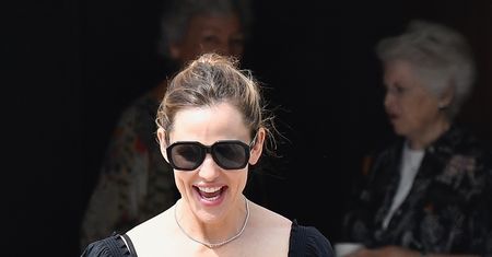 Jennifer Garner skrywa zaokrągloną figurę pod sukienkami. Nie uszło to uwadze paparazzi