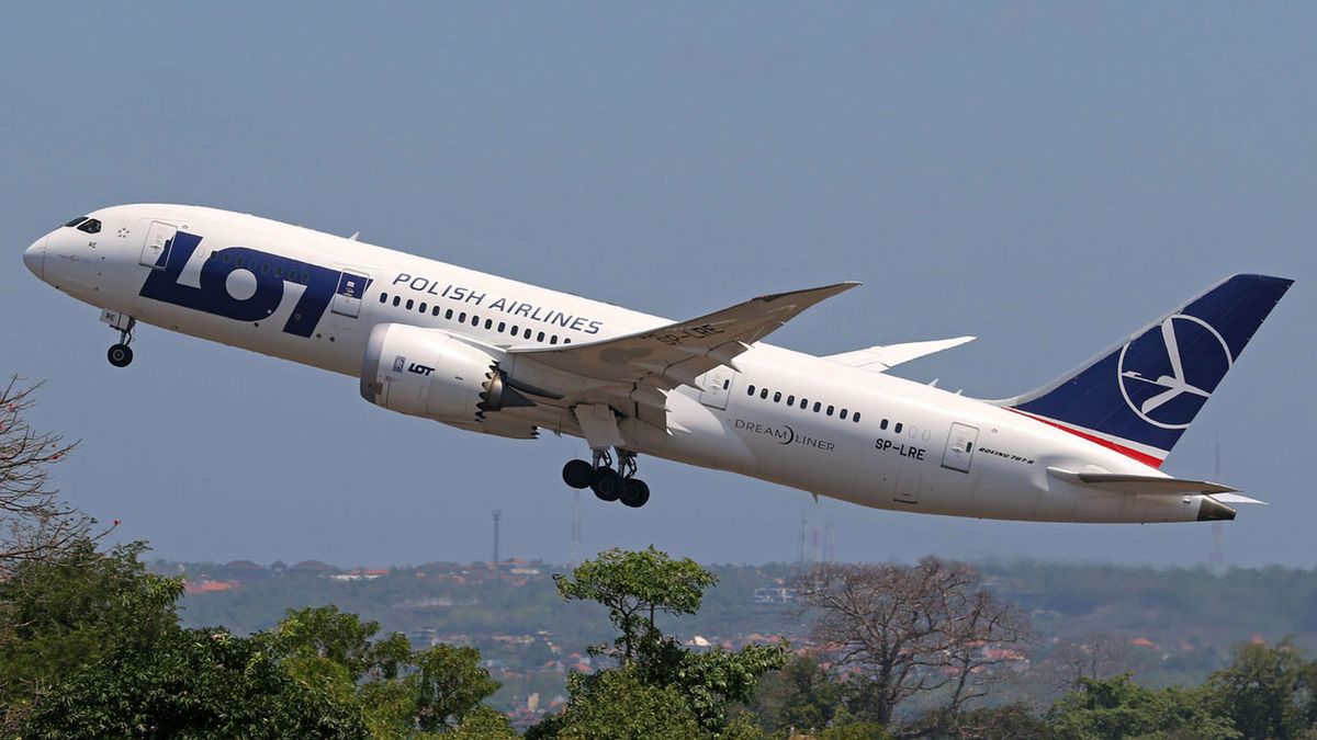 Cztery boeingi 787 nie latają z powodu przedłużających się napraw silników Rolls-Royce’a.