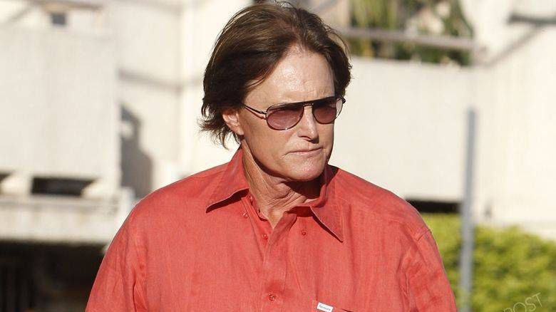 27 Feb 2013 - LOS ANGELES - USA***STRICTLY NO TMZ TV, TMZ WEB, NO TMZ SOCIAL MEDIA AND NO TMZ PHONE APP USAGE ALLOWED WHATSOEVER***THE KARDASHIANS SEEN ARRIVING FOR FILMING KIM KARDASHIAN ROB KARDASHIAN KOURTNEY KARDASHIAN CHLOE KARDASHIAN AND BRUCE JENNER!BRUCE JENNER AND CHLOE KARDASHIAN SEEN LOOKING AT PUPPYS IN A PET SHOP BEFORE HEADING BACK TO JOIN THERE FAMILY IN THE RESTAURANT BYLINE MUST READ : RALPH PETTS / XPOSUREPHOTOS.COM***UK CLIENTS - PICTURES CONTAINING CHILDREN PLEASE PIXELATE FACE PRIOR TO PUBLICATION *****UK AND USA CLIENTS MUST CALL PRIOR TO TV OR ONLINE USAGE PLEASE TELEPHONE  44 208 370 0291 or  1 310 600 4723