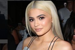 Kylie Jenner w różowych włosach i sznurowanych spodniach