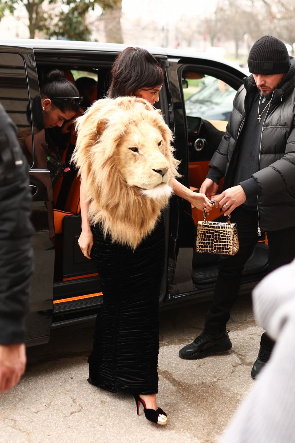 Kylie Jenner z głową lwa na pokazie Schiaparelli