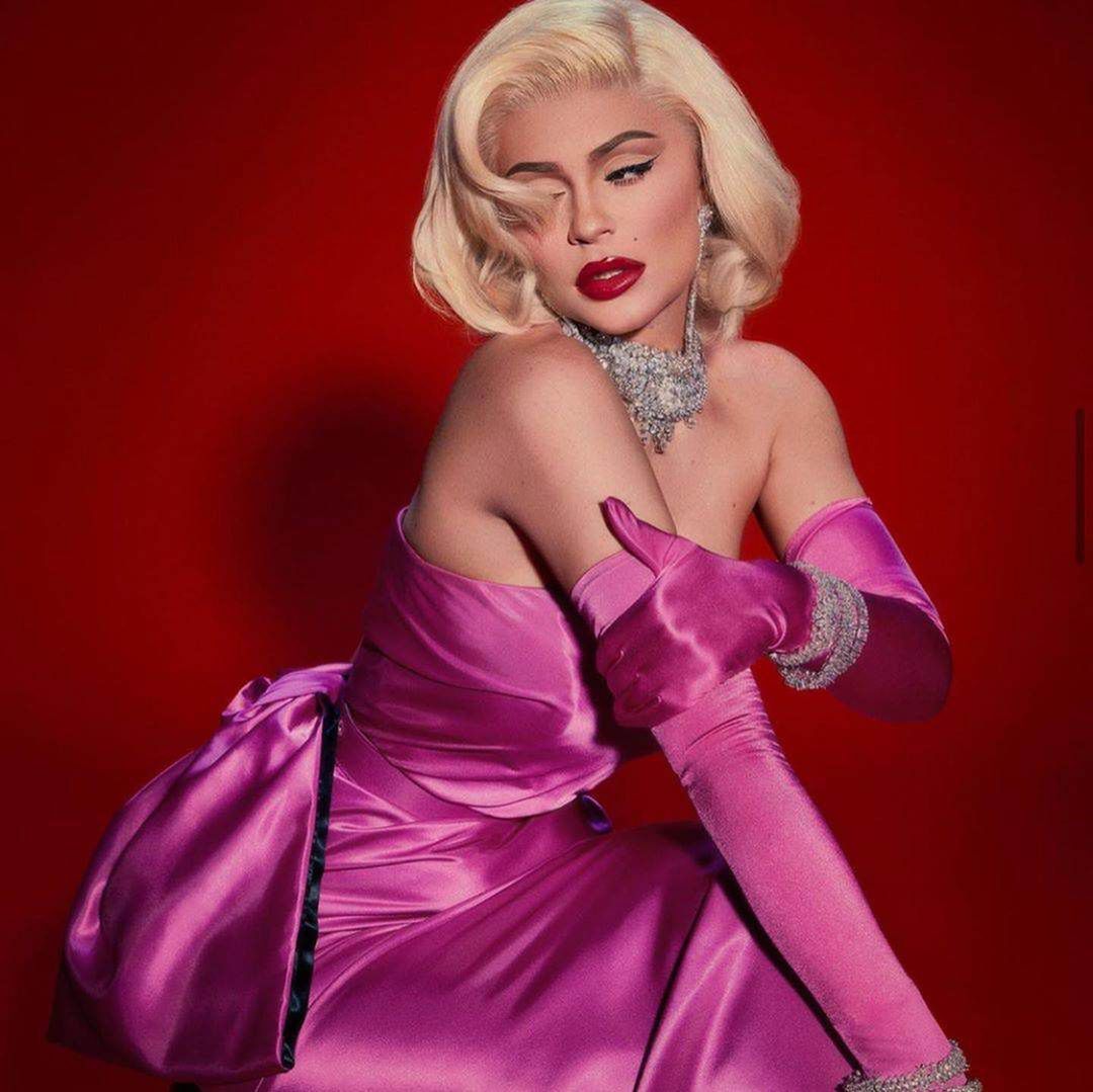 Kylie Jenner jako Marylin Monroe - Halloween 2019