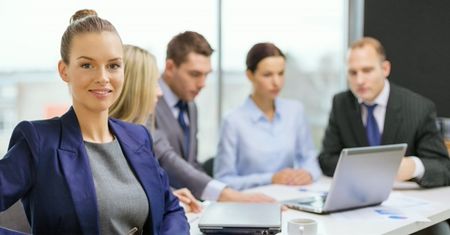 Początkującym firmom pozwala się rozwijać tzw. coworking (WIDEO)