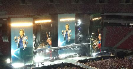 Morze fanów Rolling Stonesów na PGE Narodowym. Jagger mówi po polsku i szaleje na scenie