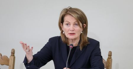 Elżbieta Chojna-Duch znika z mediów, z Trybunału Konstytucyjnego nie chce rezygnować. SMS od rodziny zignorowała