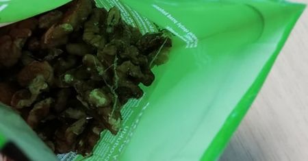 Mole w orzechach, czyli przykra niespodzianka z paczki. Sklep się tłumaczy, my przypominamy przepisy