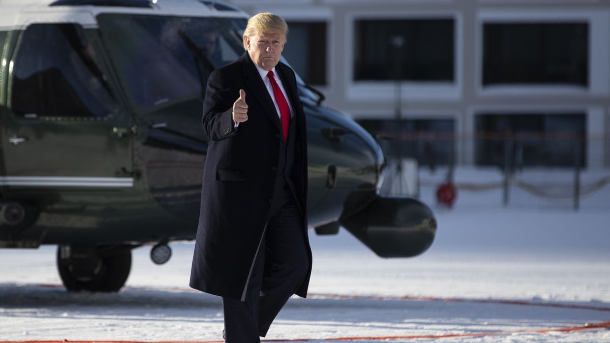 Donald Trump do Davos przyleciał helikopterem. Jego delegacja będzie musiała za niego zapłacić
