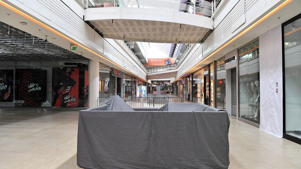 Galerie handlowe w wielu miejscach zamknęły się całkowicie