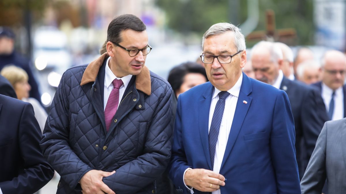 - Nic o tym nie wiem - mówi money.pl Stanisław Szwed, wiceminister rodziny, pracy i polityki społecznej (z prawej).