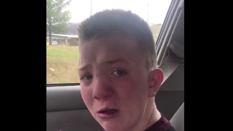 Gnębiony chłopiec poruszył miliony