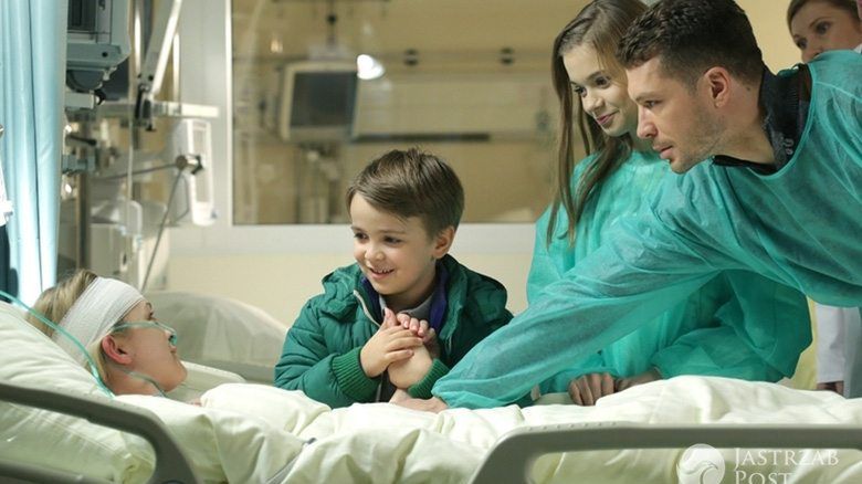 M jak miłość odcinek 1221, Joanna (Barbara Kurdej-Szatan), Wojtuś (Feliks Matecki), Tomek (Andrzej Młynarczyk), Zosia (Julia Wróblewska)