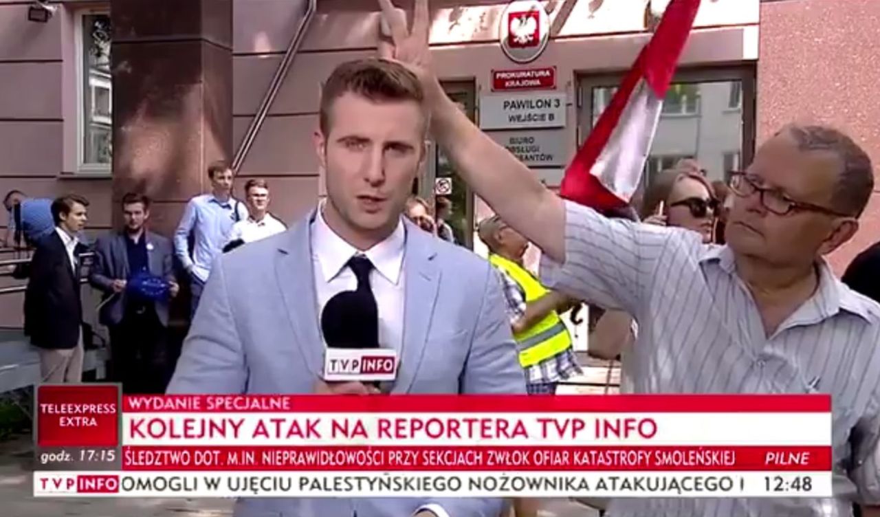 Reporter TVP Info musiał przerwać relację. "Mamy tu poważną sprawę, a pan robi sobie żarty"