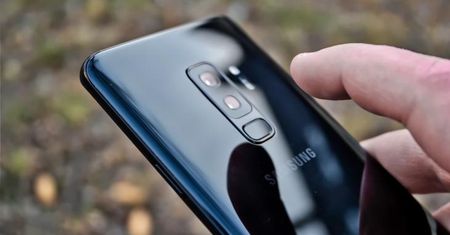 Niezręczna wpadka Samsunga. Telefony same wysyłają zdjęcia do przypadkowych osób