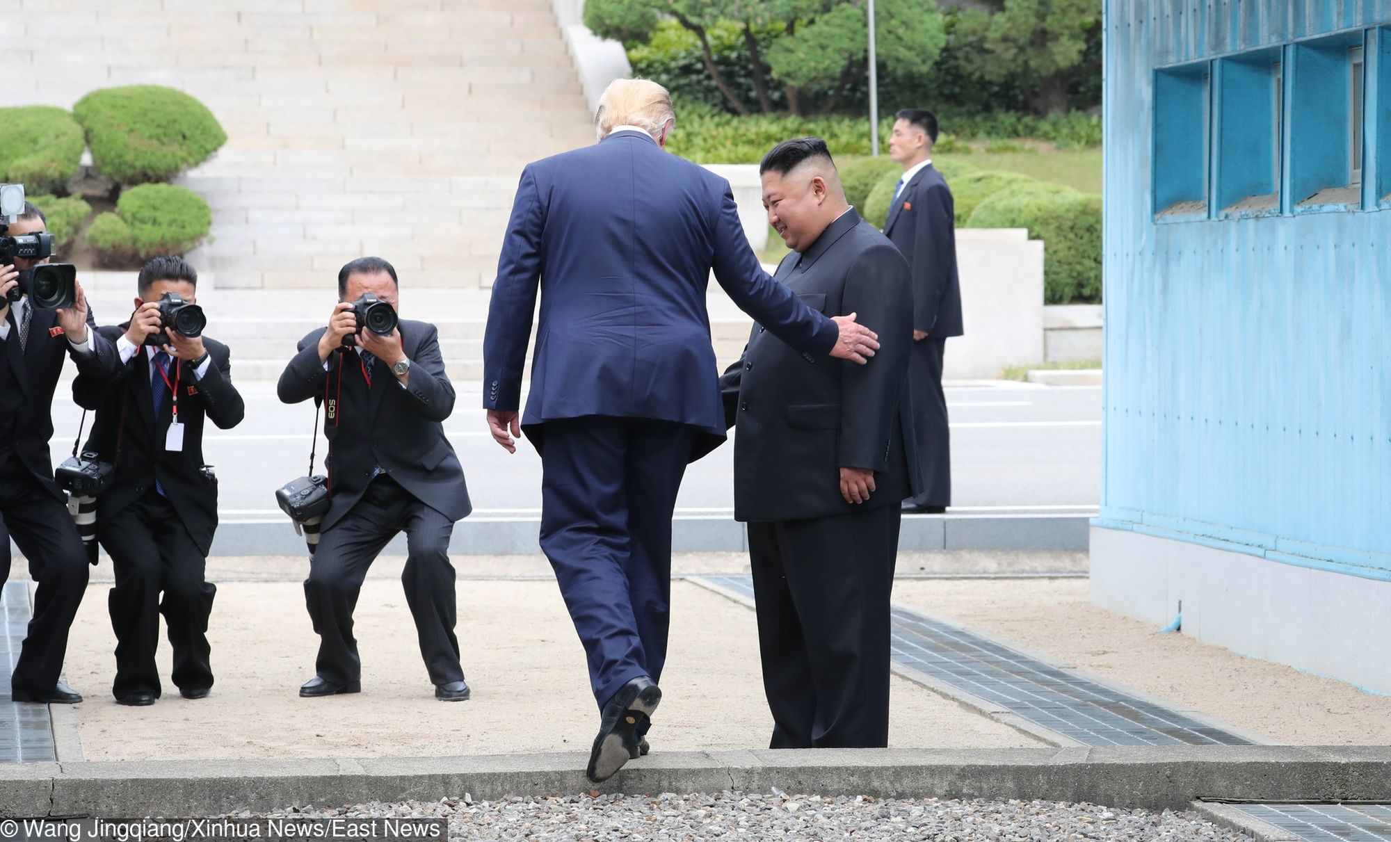 Donald Trump jako pierwszy urzędujący prezydent USA przekroczył granicę Korei Płn. 