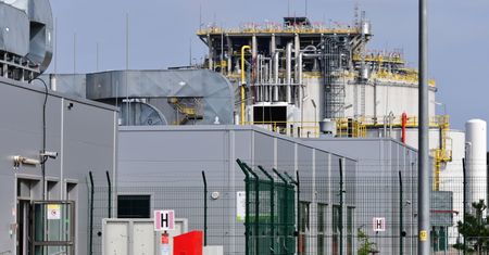 Terminal LNG w Świnoujściu dostanie dodatkowe pieniądze z UE. Jest zgoda