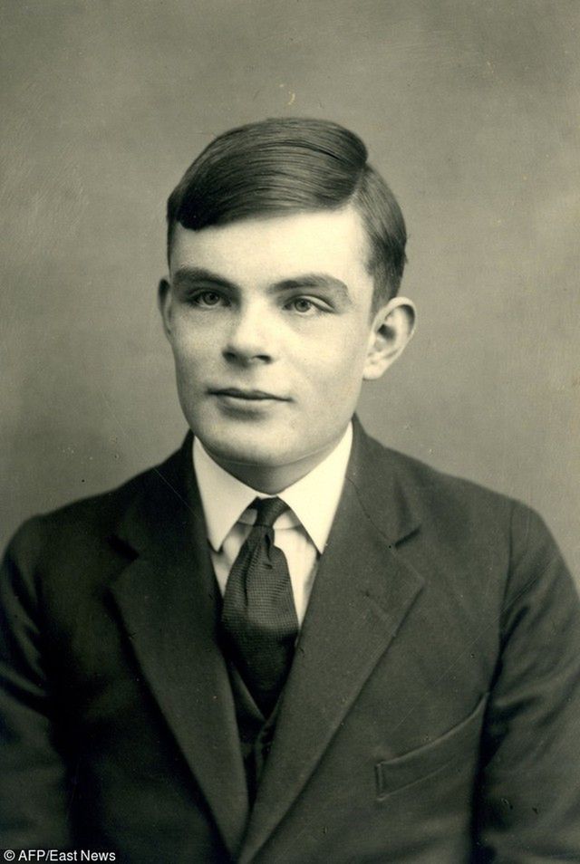 Alan Turing uhonorowany. Będzie na banknocie. Jego biografia jest tragiczna