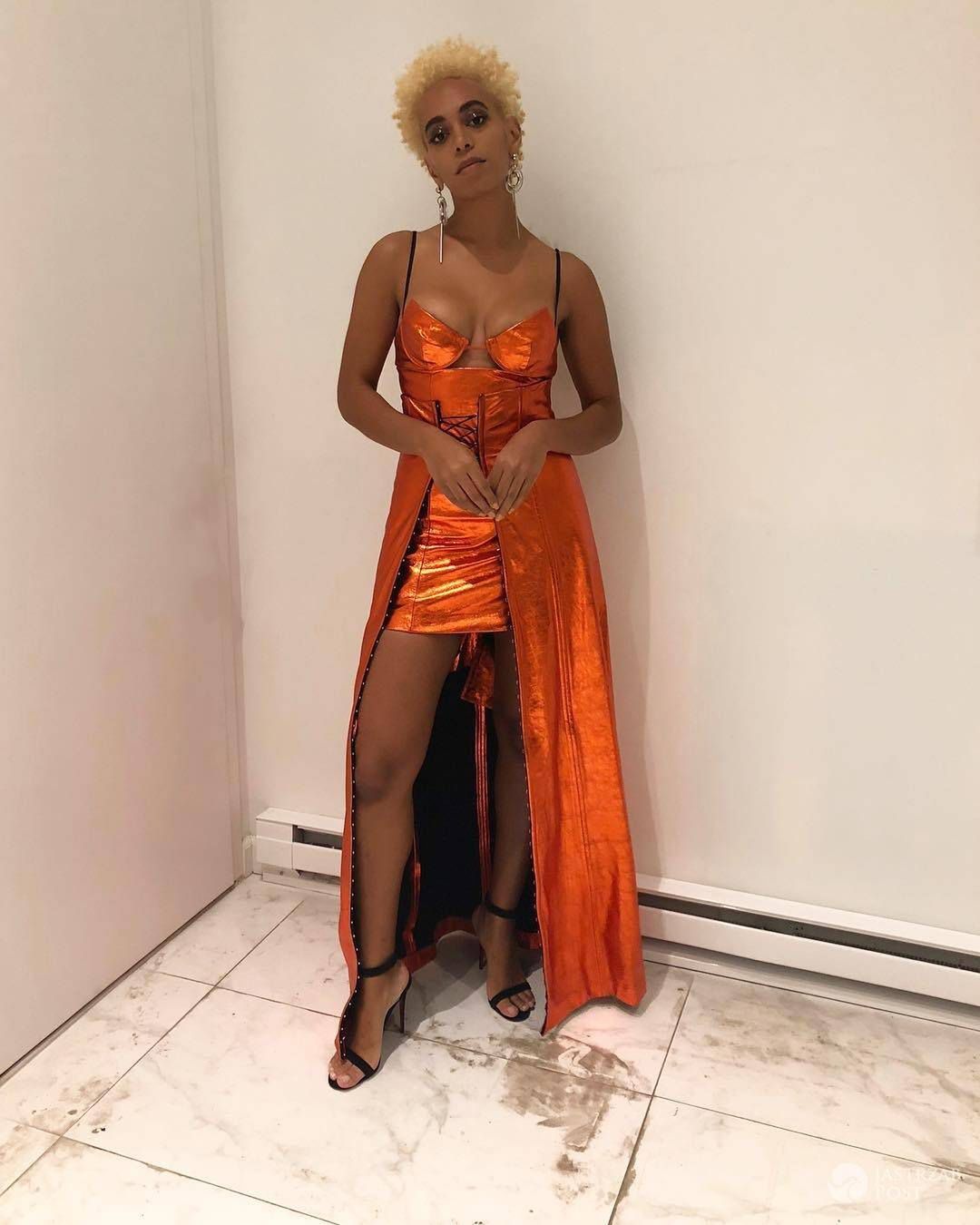 Solange Knowles w białych, krótkich włosach