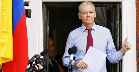 Julian Assange może umrzeć w więzieniu? Lekarze biją na alarm