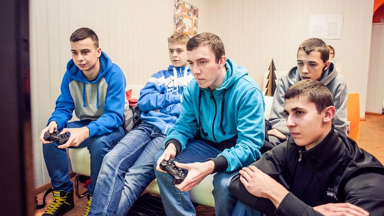 Nastolatkowie chętnie spędzają czas w sieci, niestety ograniczają się do samego przeglądania
