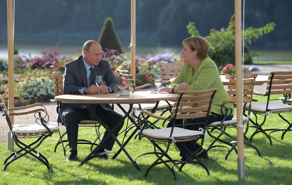 Szczyt Merkel-Putin. Powrót koncertu mocarstw?