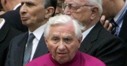 Brat papieża poleciał do Warszawy