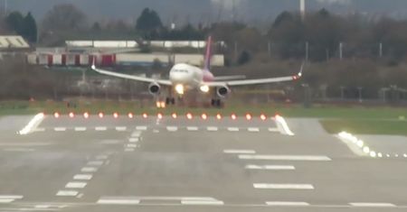 Dramatyczne lądowanie w Birmingham. Za sterami samolotu Polak