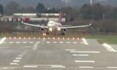 Dramatyczne lądowanie w Birmingham. Za sterami samolotu Polak