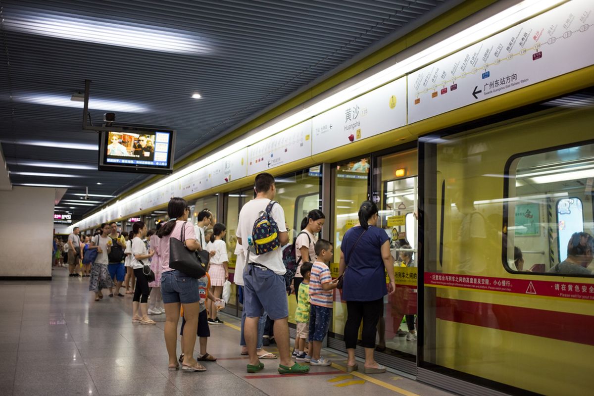 Zakazy w chińskim metrze. Władze walczą z "niecywilizowanymi zachowaniami"