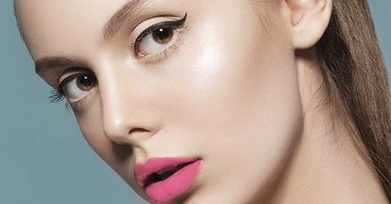 Sposoby na nude - makijażowe trendy na wiosnę