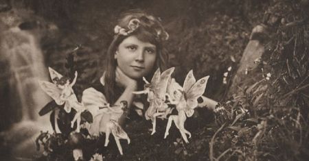 "Wróżki z Cottingley" sprzedane na aukcji. Kosztowały majątek