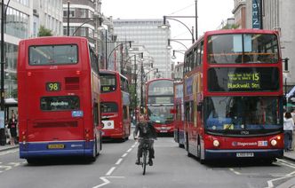 Rosną płace na Wyspach, ale Polacy nie zyskują. Przez słabego funta