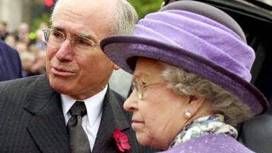 Królowa Elżbieta stanie się podejrzliwa wobec służby