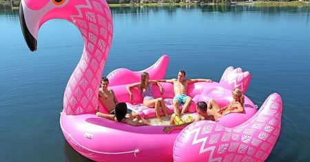Są gigantyczne i pomieszczą nawet 6 osób. Nowe flamingi wyprzedały się w kilka godzin