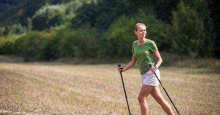 Nordic walking, czyli chodzenie z kijkami. Jakie kijki do chodzenia wybrać?