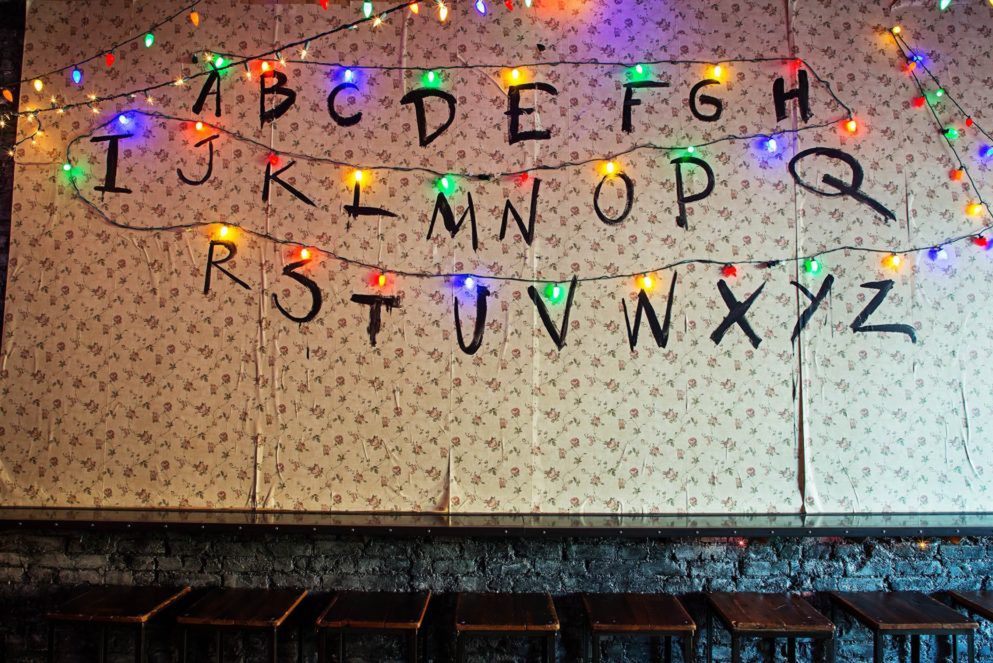 Pop-up bar inspirowany serią "Stranger Things" robi wrażenie! Można poczuć się jak w Hawkins