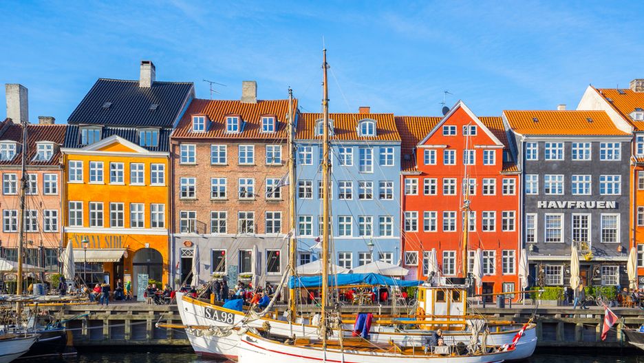 Charakterystyczne kolorowe domy w dzielnicy Nyhavn w Kopenhadze