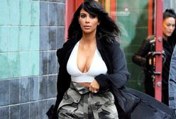 W takim stroju na mróz?