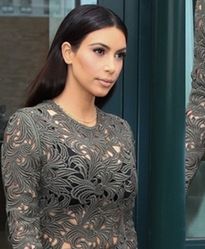 Kim Kardashian w prześwitującej sukience! Sexy?!