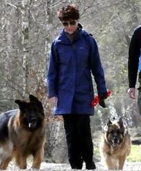 Kogo Jolanta Kwaśniewska zabrała na spacer z psami?