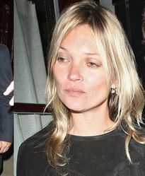 Kate Moss nie mogła ustać na nogach!