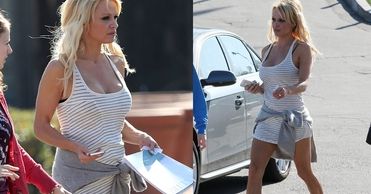 Pamela Anderson w sukience w paski! Sexy?