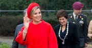 Królowa Maxima w czerwonym płaszczyku