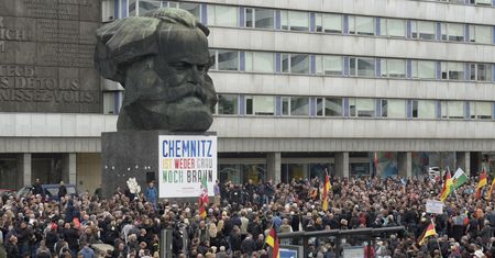 Chemnitz. Tłumy protestują na ulicach miasta. Policja w stanie najwyższej gotowości