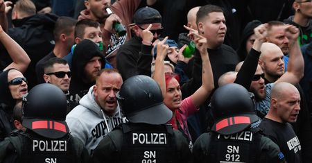 Chemnitz. W Niemczech zamieszki po zabójstwie 35-latka, masowy atak na imigrantów